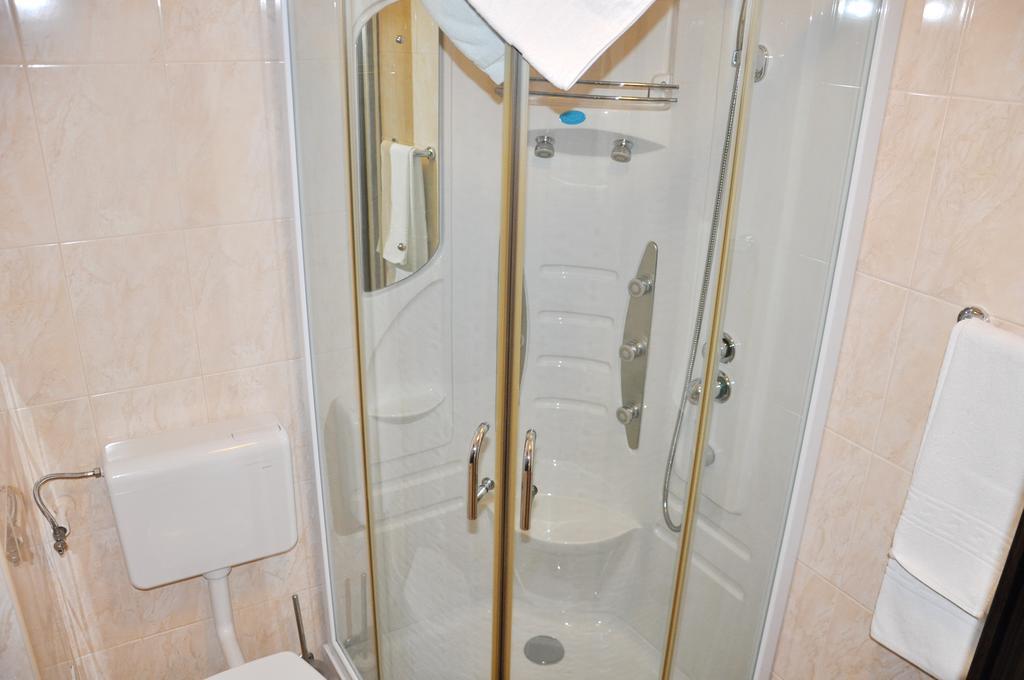 בוקרשט Hotel Thomas חדר תמונה